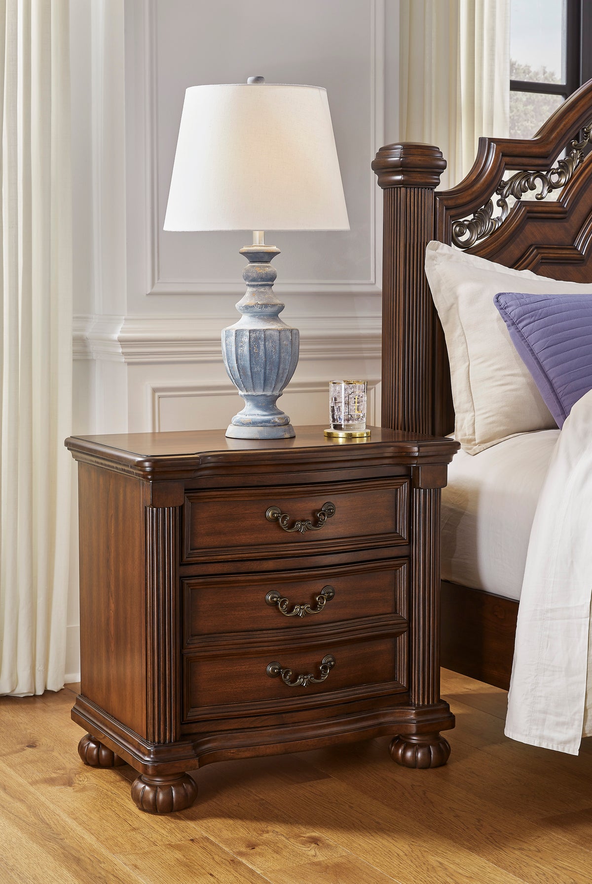 LAVINTON,Night Table